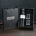Kit Garrafa Térmica 500ml + 3 Xícaras – Mantém Bebidas Quentes e é Ótimo para Presentear